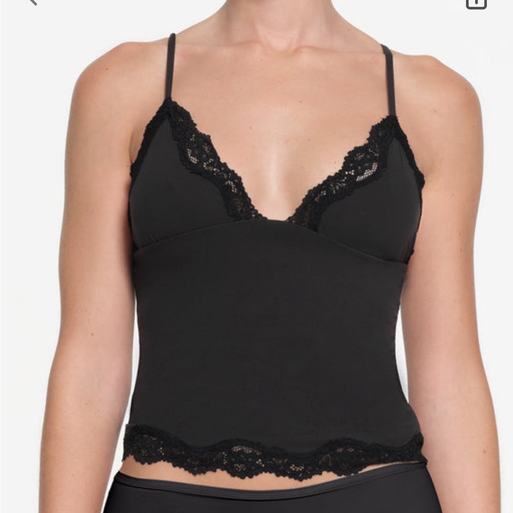 SKIMS Fits everyone Lace Triangle Cami Slip Oxblood color
